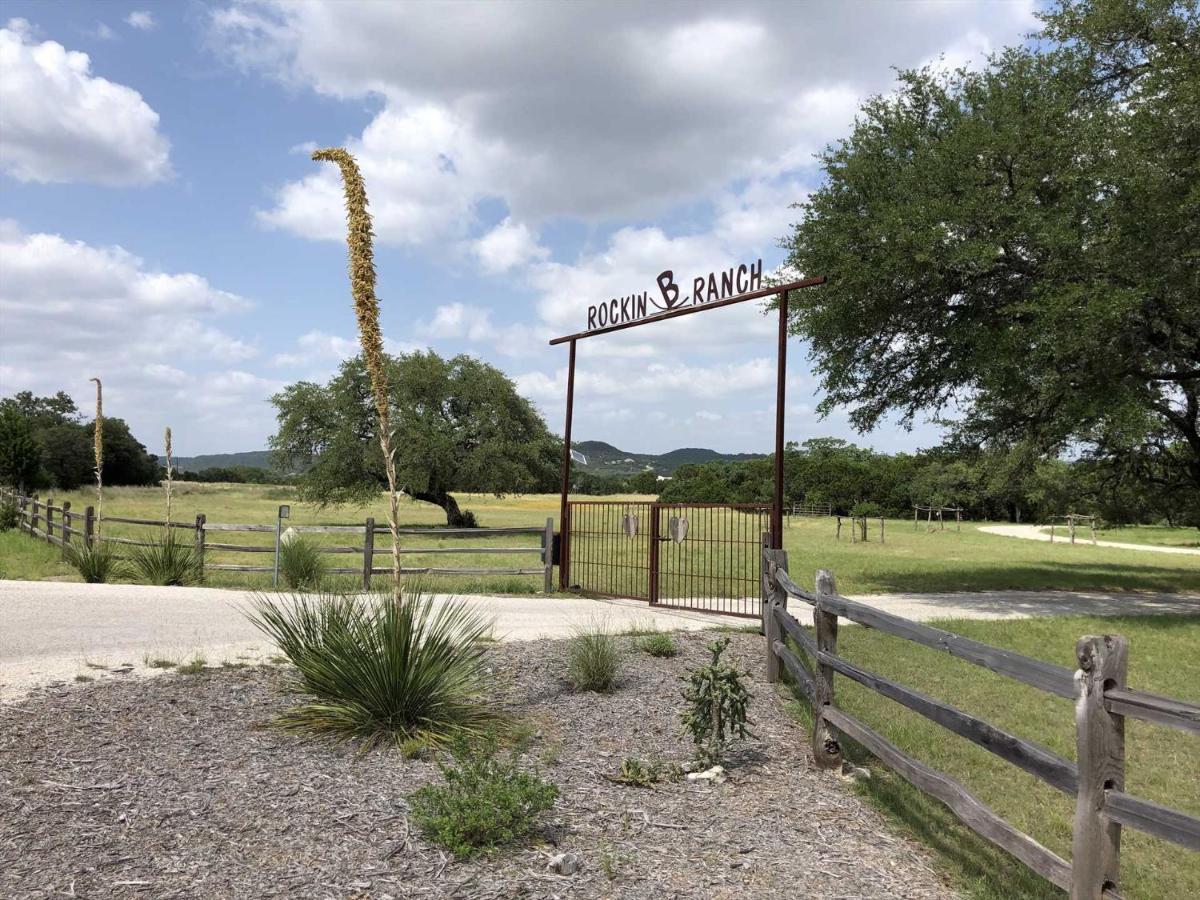 Rockin' B Ranch Love Shack Pipe Creek エクステリア 写真
